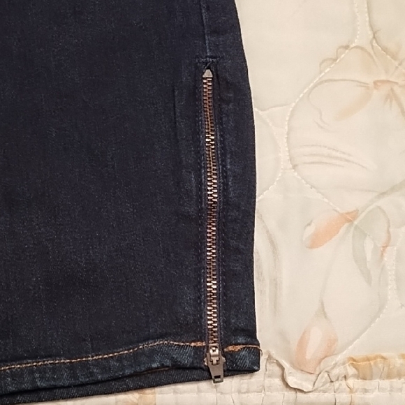 Old Navy Women's Dark Blue Straight Leg Jeans - Picture 10 of 11